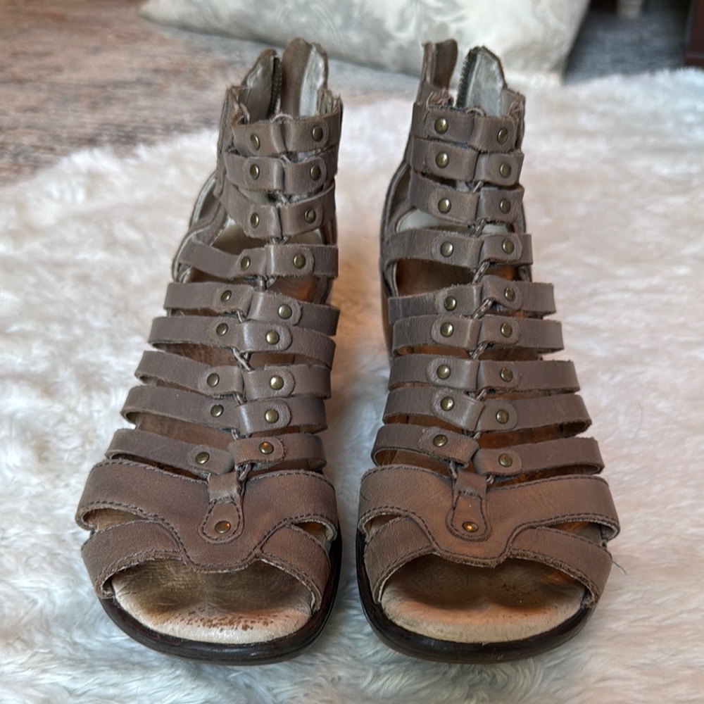 Jambu Brown Gladiator Sandals with Cage Design